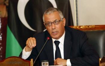ثوار سابقون يفرجون عن رئيس الوزراء الليبي 1381388469
