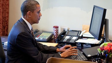 obama using computer