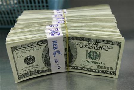 الدولار يتخطى حاجز الـ"8" جنيهات 77