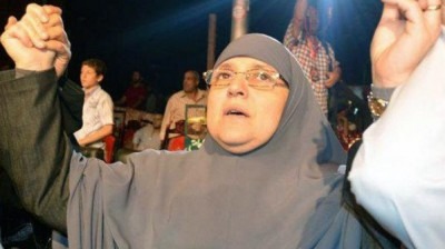 زوجة مرسي تغلق الهاتف في وجه مذيعة رفضا للقب "الرئيس المعزول" 9998424488