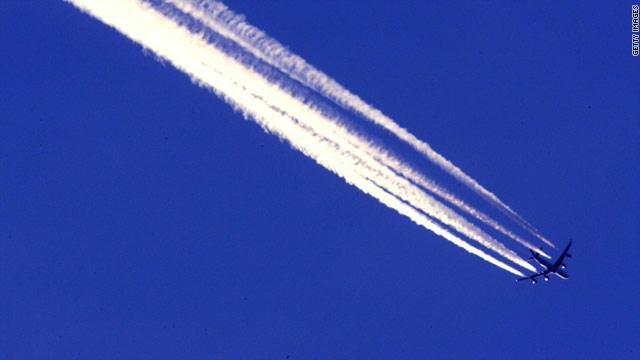 أمريكي يغفو ليجد نفسه وحيدا على الطائرة gal.airplane.vapor trail.jpg 1 1