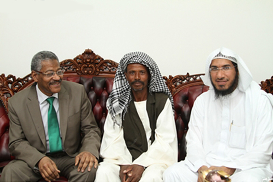 شاهد الصور - 200 ألف ريال سعودي مكافأة للراعي الأمين .. الطيب يوسف يكشف ماذا سيفعل بالمبلغ 137339