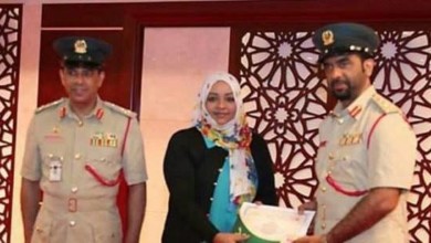 شاهد ..بالصورة ﺷﺮﻃﺔ ﺍﻻﻣﺎﺭﺍﺕ ﺍﻟﻌﺮﺑﻴﺔ ﺍﻟﻤﺘﺤﺪﺓ ﺗﻜﺮﻡ ﺩﻛﺘﻮﺭﺓ ﺳﻮﺩﺍﻧﻴﺔ ﻟﻤﺴﺎﻫﻤﺎﺗﻬﺎ 11110813 875628392479317 2123929554962509388 n