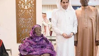 جدة الرئيس الامريكي "أوباما" تذرف الدموع خلال زيارتها معرض “السلام عليك أيها النبي” بمكة (صور) 11125275 927942443895862 3003990905714670571 n