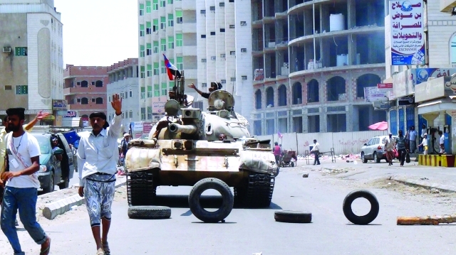 عاصفة الحزم تحبط سيطرة الحوثيين على عدن ومقتل أمن سعودي في منطقة عسير جنوب المملكة 3359867573