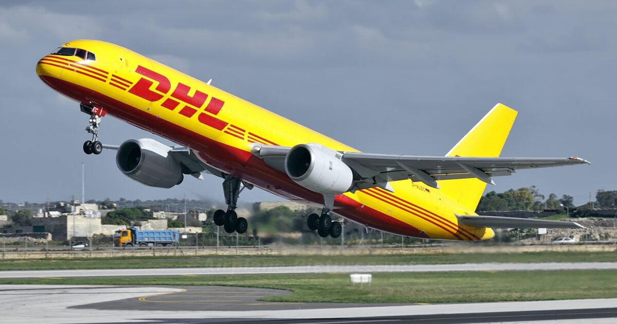 شركة البريد السريع العالمية (DHL) تضع السودان في قائمة الدول الحمراء dhl plane