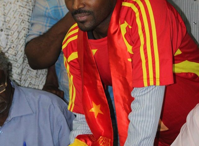 بالصور ..عمر بخيت ينضم للمريخ ...و محمد سيلا وسط حضور جماهيري كبير - التسجيلات التكميلية للمريخ 2015 11101079 870939852980065 7949515692341076430 o