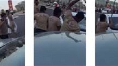 شاهد بالفيديو: عمالة يمنيين يحطمون سيارة مواطن سعودي بالدمام 147