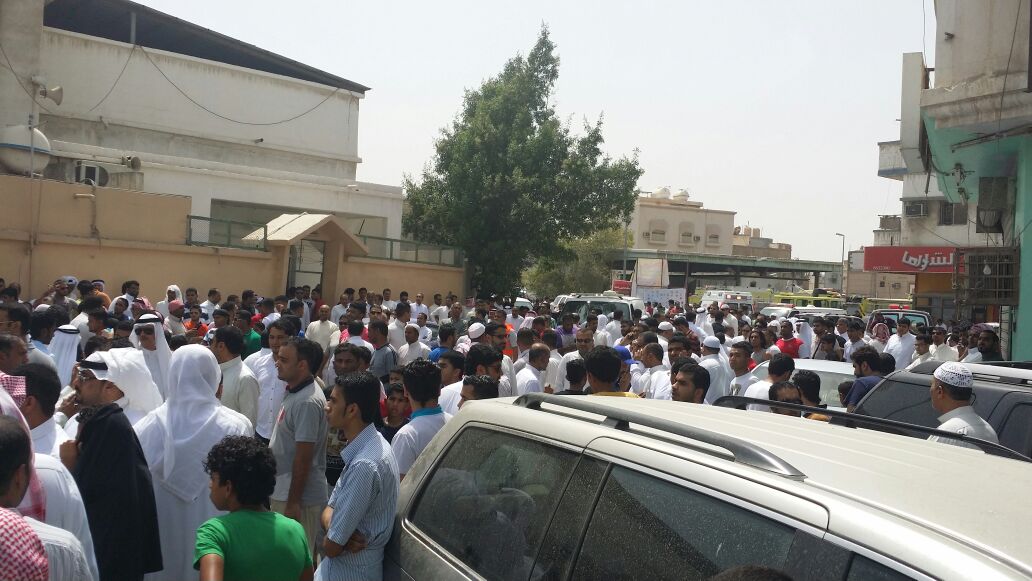 عاجل : إنتحاري يفجَّر حزاماً ناسفاً أثناء صلاة الجمعة بـ مسجد الإمام علي بالسعودية 3752