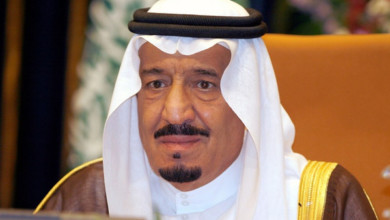 العاهل السعودي يقيل رئيس المراسم الملكية إثر صفعه مصورا صحفياً سعودية