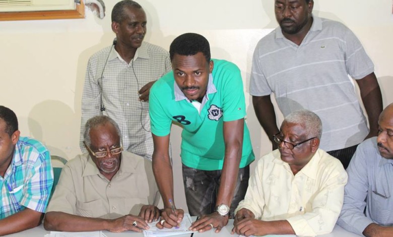 مهند الطاهر وحمودة وبكري يوقعون لهلال اﻷبيض مهند الطاهر