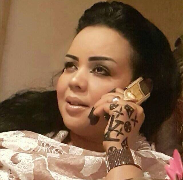 بالفيديو : ندى القلعة تستعين (بفروع النيم) لتهدئة غضب جمهورها من الرجال ندي القلعة