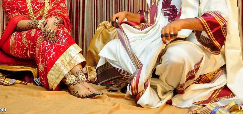 بالصور .. الزواج مناسبة خاصة أم عامة؟ ...هل هذا العريس في حالة وعي كامل أم هو في حالة غيبوبة؟ 13472164349664