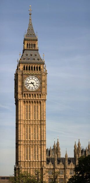 حدث في مثل هذا اليوم.. أول دقة لساعة بيج بن 3 يونيو 1859 Clock Tower Palace of Westminster London September 2006