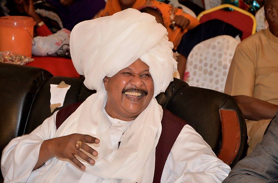 الطيران الحربي يجلي الفنان كمال ترباس إلى بورتسودان كمال ترباس