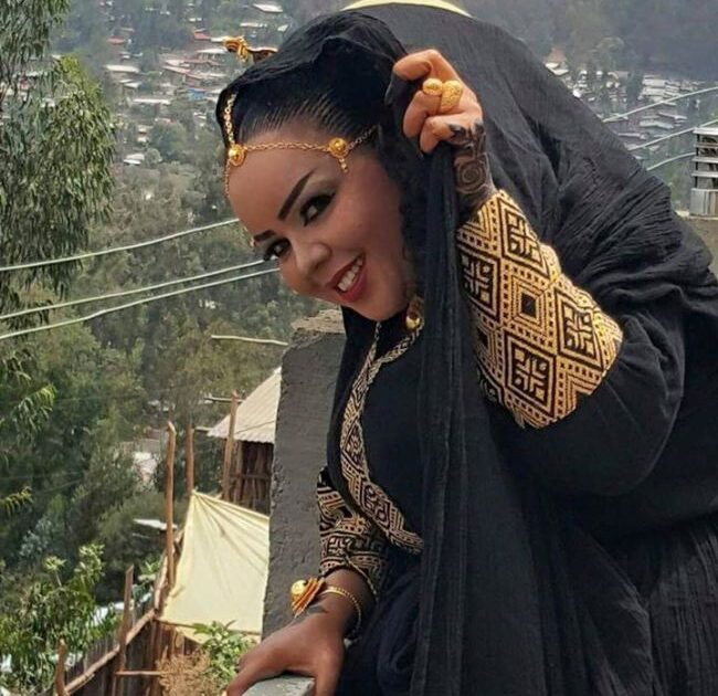 " استبدال "الفنانة إنصاف مدني بـ " ندى القلعة " في حفل الحديقة النباتية وسط دهشة الحضور ندى1