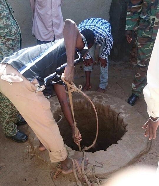 بالصور .. في أغرب ظاهرة طبيعية إضاءة مياه بئر جوفية بالسودان !! 11778203 10204691026131586 1793548445 n