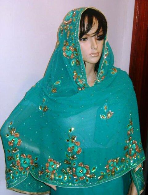 كل حب فاشل وراءه رجل: أنا بدون رجل.. وحيدة.. وسعيدة وناجحة ولا ينقصني شيء في الحياة..!! 350554419