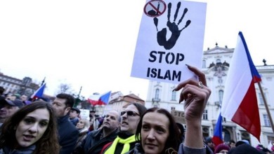 المئات يتظاهرون ضد "انتشار الإسلام" في التشيك 54b9562b601e9b3f1e8b456d