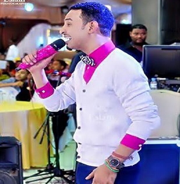 شاهد بالفيديو.. الفنان طه سليمان يفاجئ جمهوره ويحتفل بعيد ميلاده ال 25 وساخرون: (شكله حسب الأيام البيض بس) ZWdaDP