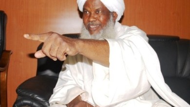 الشيخ دفع الله حسب الرسول :تعلمت الطباخة في السجن وأغسل العدة كذلك وأكنس المنزل ولست عدواً للمرأة والدليل زواجي من ثلاث وبحثي عن الرابعة alnaeebe