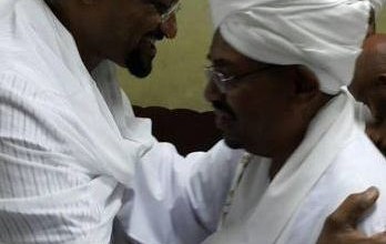 شيخ الامين يفتح بلاغات في مواجهة رئيس تحرير صحيفة وشابة انتقدته على فيسبوك،وضياء..لا أحد في الدولة يوفر حماية للرجل البشير شيخ الامين