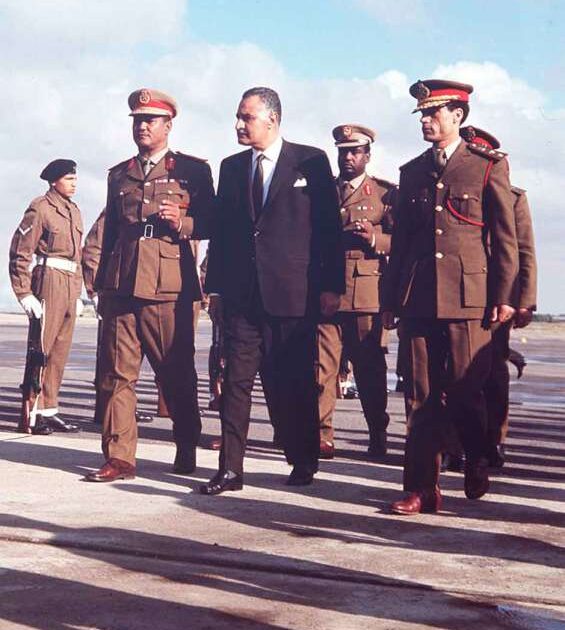 الفيتوري ..شاعر افريقيا والعروبة .نميري أسقط عنه الجنسية لمعارضته الشديدة ثم منح الجواز السوداني في 2014م عبدالناصر نميري