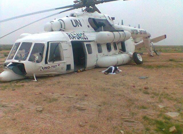 تعرض الكابتن لإصابات طفيفة ...نجاة معتمد ووفد رسمي من حادثة سقوط طائرة بشمال دارفور 20150817034716