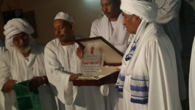 بالصور ...تكريم "شيخ المغتربين".. سلّم أموالاً ومجوهرات مُخَبّأة تعود لمتوفى سوري 95662 55370