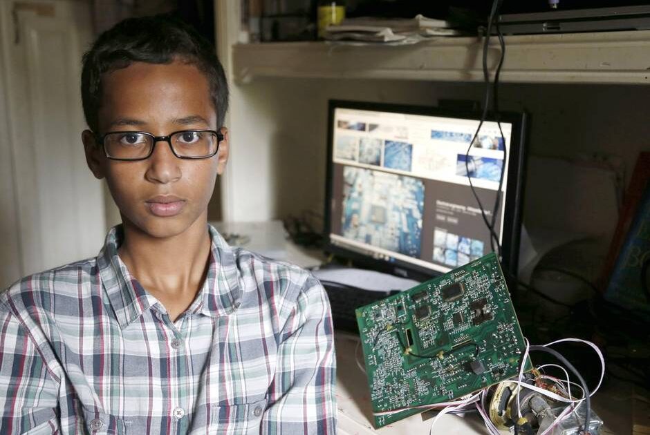 عاجل .. بالفيديو :الشرطة الامريكية تعتقل الطفل السوداني أحمد نجل المرشح السابق لرئاسة الجمهورية وتتهمه بمحاولة صنع قنبلة NMC 15MohamedAhmed2
