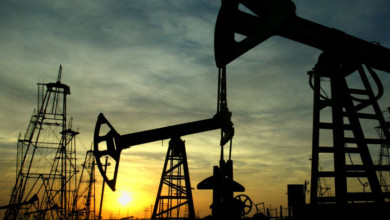 النفط يصعد مدعوما بتوقعات تراجع إنتاج ومخزونات الخام الأمريكية petroleum
