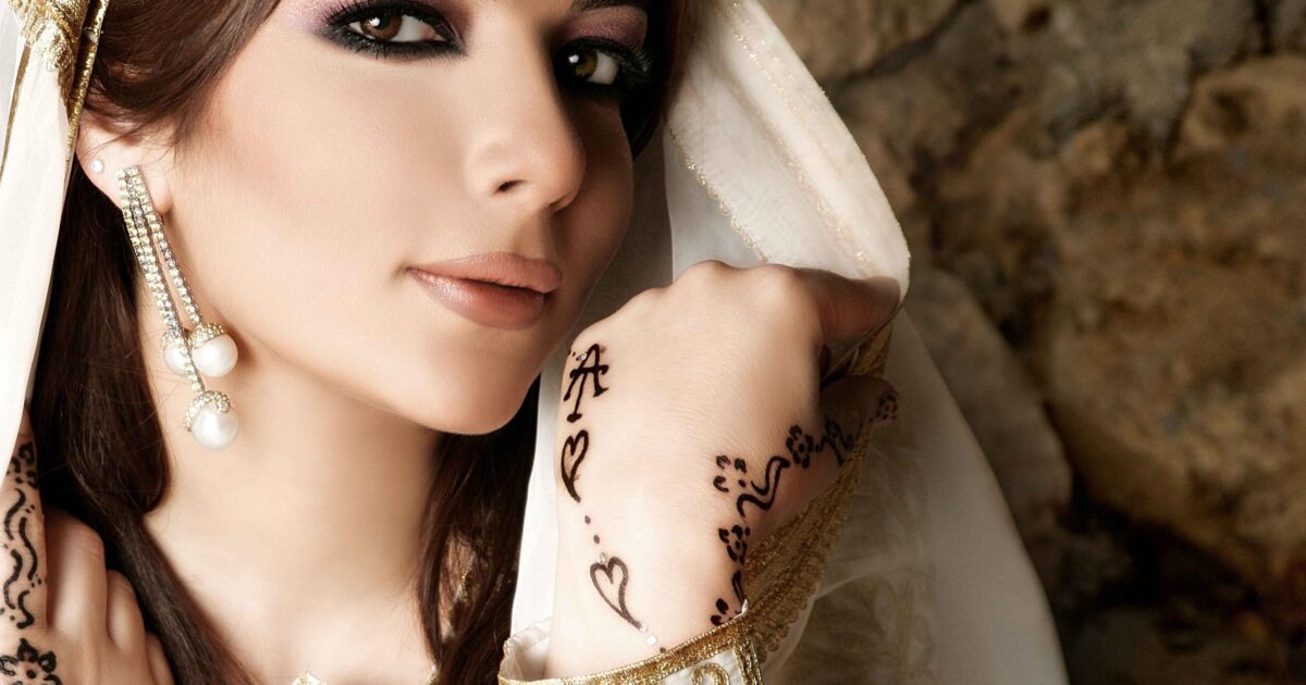 نجل أصالة يطرح أولي أغانيه «كتفي في كتفه» من فيلم «الحريفة» عائلة الفنانة أصالة نصري في إجتماع لا مثيل له
