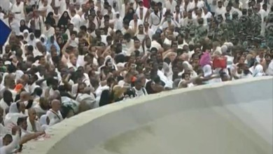 وفاة 150 حاجا جراء تدافع في منى مني