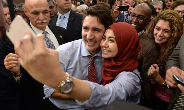 سيلفي مسلمة مع رئيس وزراء كندا
