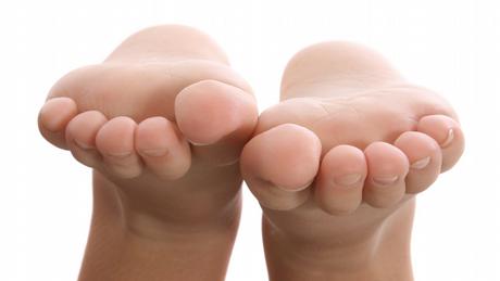 خدر اليدين والقدمين – أسبابها وطرق علاجها خدر اليدين والقدمين