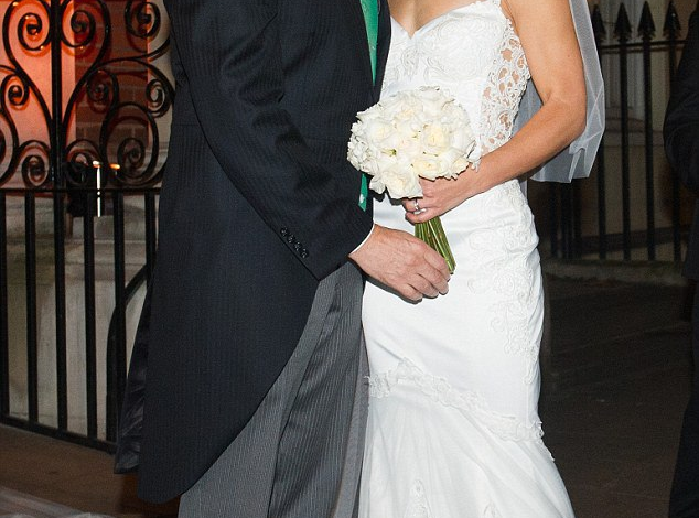 بالصور: طبيبة تشيلسي السابقة إيفا كارنيرو تعلن زواجها evaaa