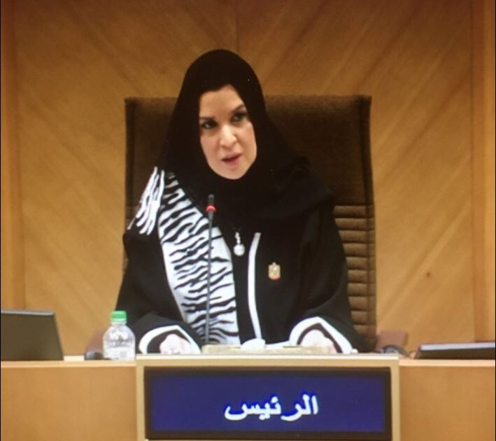 الإماراتية أمل القبيسي.. أول امرأة تتولى رئاسة البرلمان في العالم العربي أمل القبيسي2