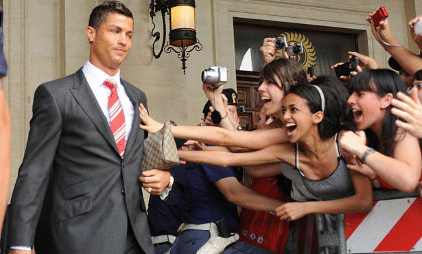 رونالدو: بعض النساء تطمع في شهرتي.. لكنني أمتلك جسدا رائعا كرستيانو والبنات