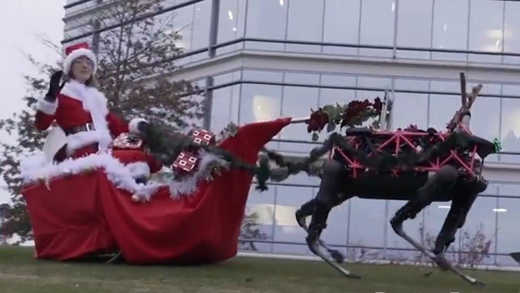 عيد الميلاد القادم بروبوتات تجر عربة بابا نويل بدلا من حيوان الرنة روبوتات بابا نويل