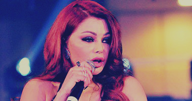 ◄|شاهد| هيفاء وهبي تتدخل لفض «خناقة» بين شابين في حفلها: «اللي عايز يتخانق يطلع بره» هيفاء وهبي 2