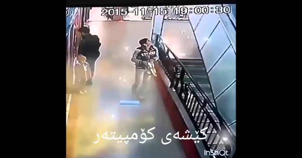 فيديو" البطل الخارق" ينقذ طفلًا سقط من الطابق العلوي في مركز تجاري 28512