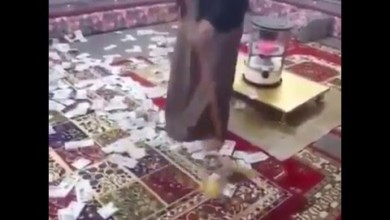 بالفيديو.. شاب يتباهى بكنس الأموال يشعل مواقع التواصل 28676