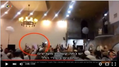 بالفيديو:شاهد متطرفون يهود يرقصون فرحاً بمقتل الطفل الفلسطيني "الدوابشة".. وقلق إسرائيلي من تصاعد الغضب Capture 683611631