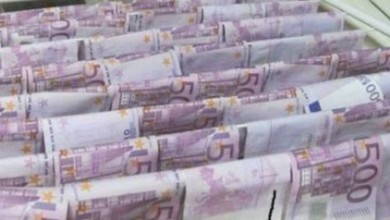 شاب يقفز في النهر لعثوره على 100 ألف يورو والمارة يبلغون الشرطة بمحاولته الانتحار n YWRW large570
