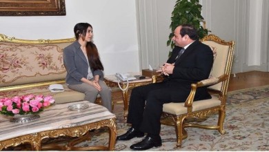 السيسي يلتقي بفتاة كانت لدى "داعش" السيسي مع الفتاة العراقية نادية مراد