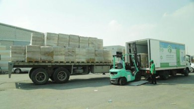 خادم الحرمين يهدي زوار ومعتمري بيت الله الحرام 20 طناً من التمور