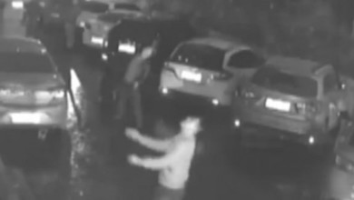 صيني يمسك سيدة سقطت من الطابق 11 620x326