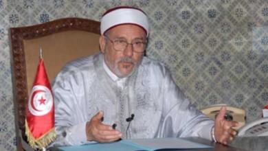 وسط دعوات للاستقالة.. مفتي تونس المؤيد للمساواة بين الرجل والمرأة أمام القضاء بعد العيد.. والتهمة قبول رشوة من الحجاج مفتي تونس
