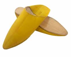 الشرطة الفرنسية تحجز علي مسافر يهرب الحشيش في نعال تقليدية مغربية نعال مغربيه 1