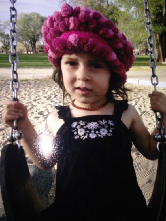 العثور على طفلة مختطفة ومتجمده في مرآب سيارات الطفله كارالاين